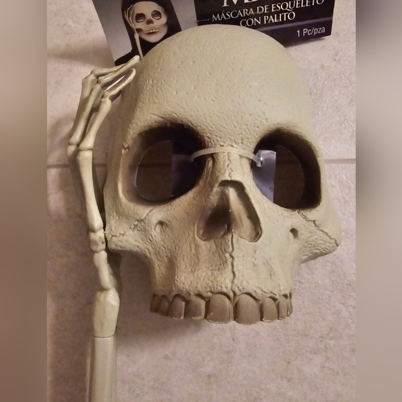 Skeleton Masquerade Mask Skull Head On Stick Arm Halloween Costume Accessory - Picture 5 of 5